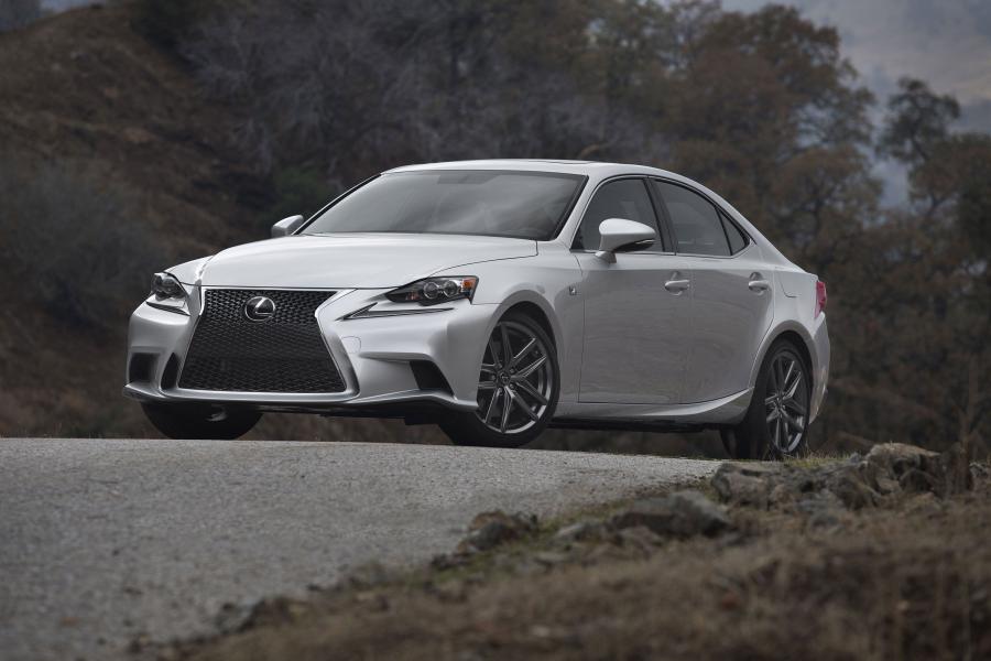  Lexus IS300 AWD F-Sport 2015 года  (фото 15 из 48)